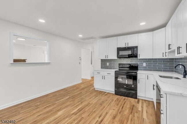 Building Photo - 55 Orchard Dr