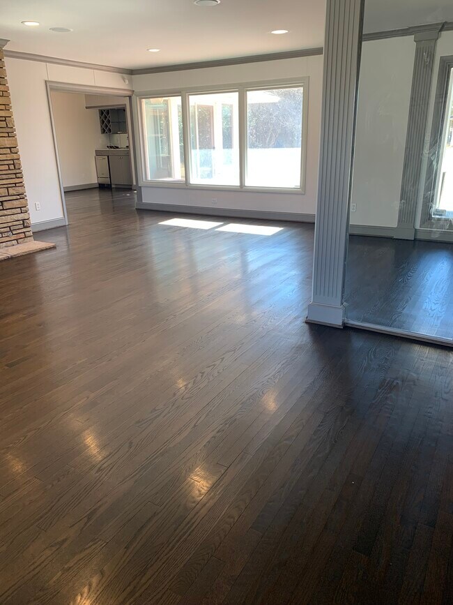 Building Photo - 1720 Dorchester Pl