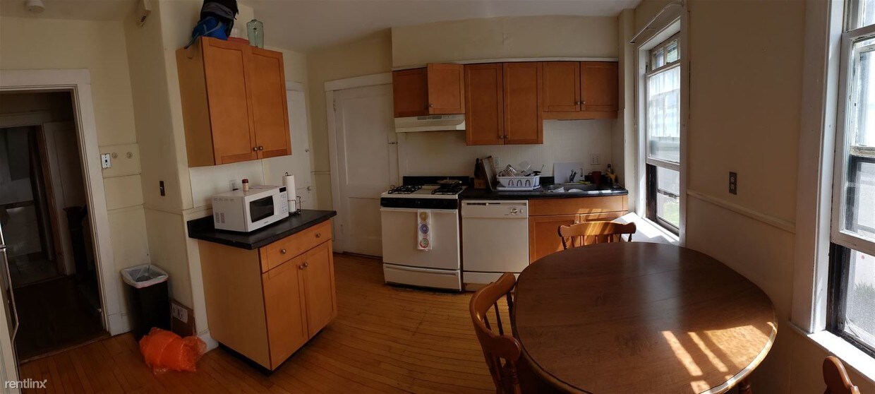 Primary Photo - 4 br, 2 bath Apartment - 201 Lake St 1