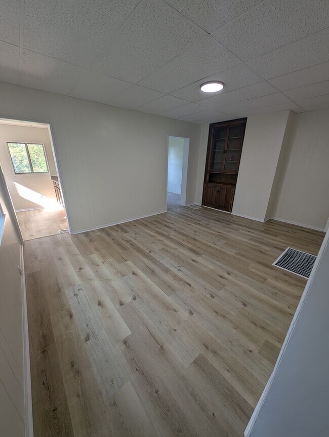Foto del edificio - Newly Reno2 Bed, 1 Bath Home in Pitcairn -- Available NOW!
