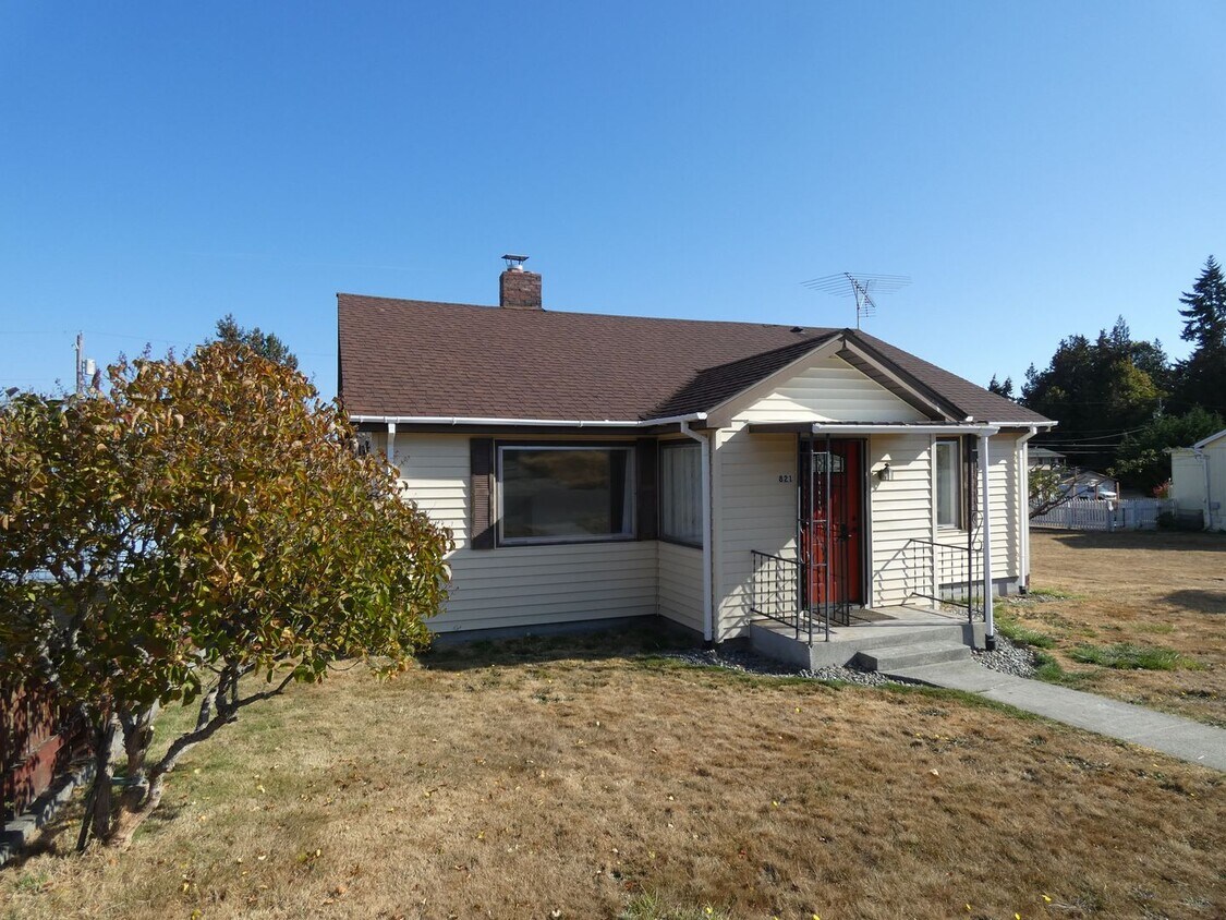 821 W 12th St, Port Angeles, WA 98363 House Rental in Port Angeles