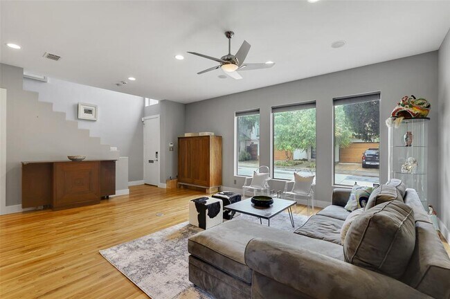 Building Photo - 3707 Dorothy Ave