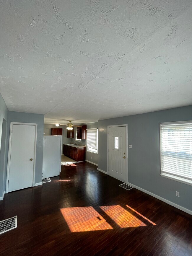 Building Photo - 5314 E Sutton St