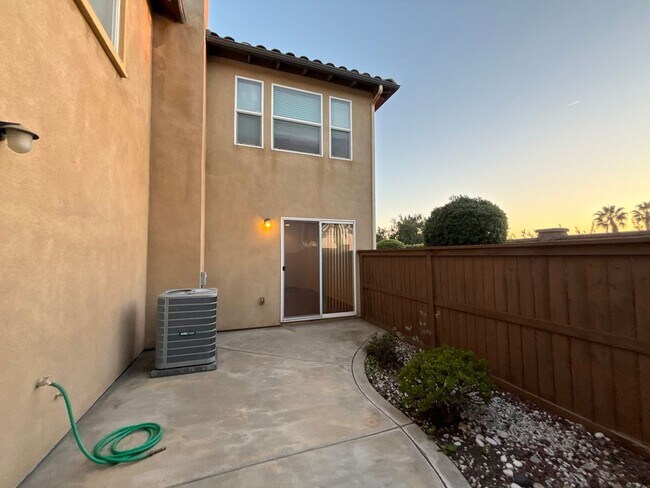 Foto del edificio - Upgraded Otay Ranch Townhome With Garage And Resort Style Amenities