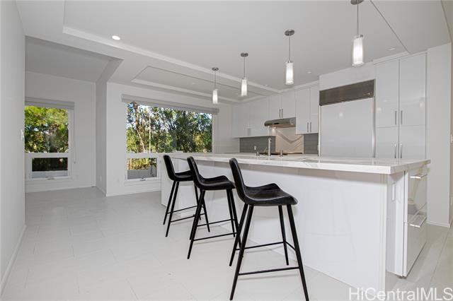 Building Photo - 98-2042-2042 Ka?ahumanu St