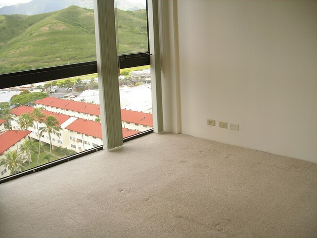 Building Photo - Rarely Available High Floor Windward Passa...