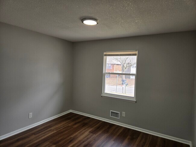 Foto del edificio - 931 SW Kingscross Rd