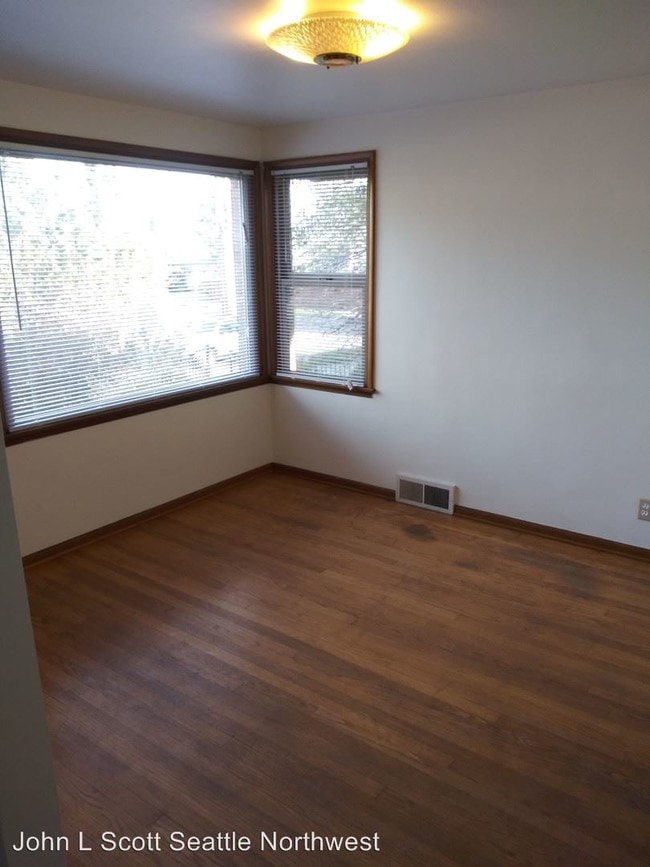 Building Photo - 2 br, 1 bath House - 1253 NE 90th St.