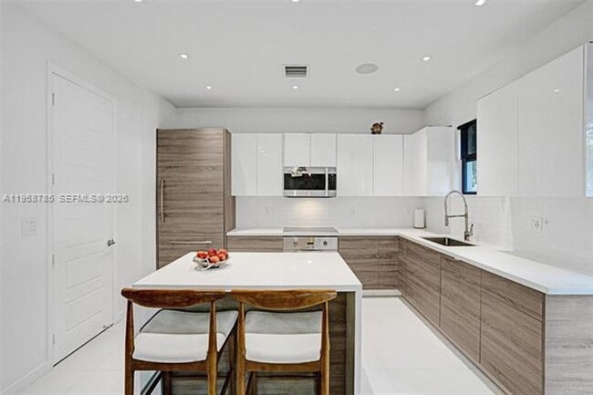 Photo - 650 NE 193rd Terrace House