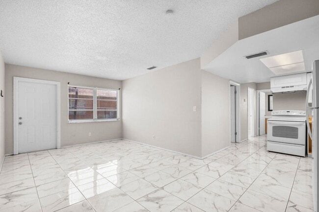 Photo - 3656 Seminole Ave Apartment