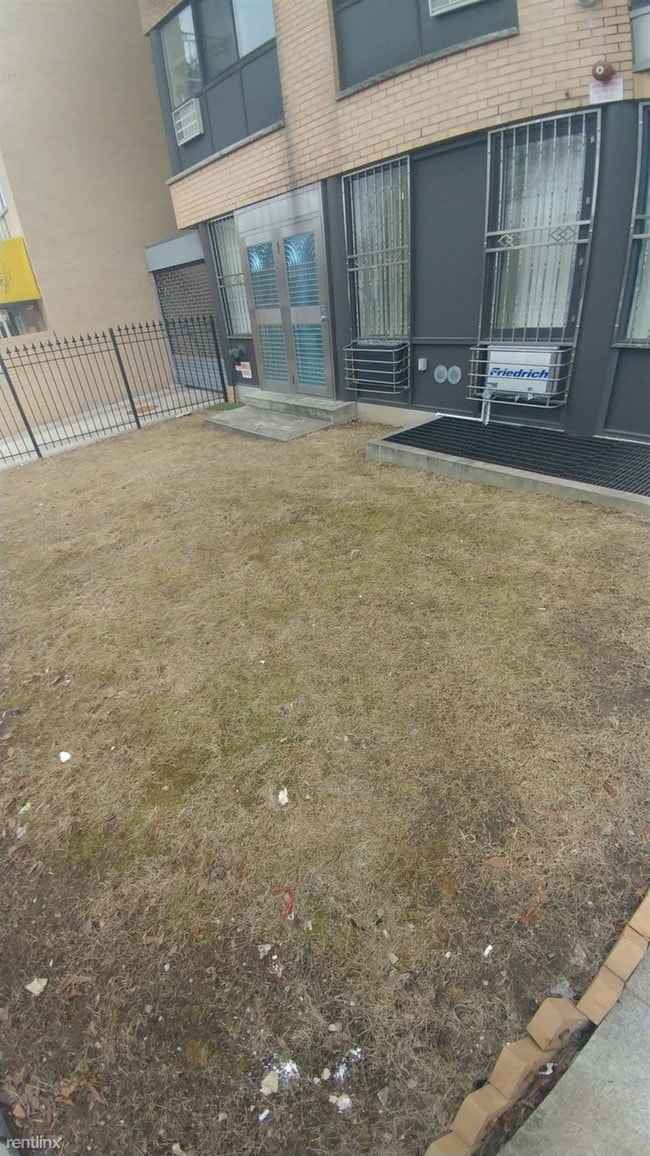 Building Photo - 2 br, 2 bath Duplex - 8432 Grand Ave 1C