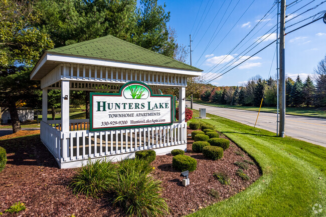 Entrada - Hunters Lake Apartments