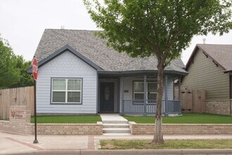 Building Photo - 2101 9th St