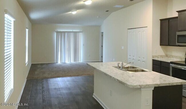 Foto del edificio - 8189 Meadow Walk Ln