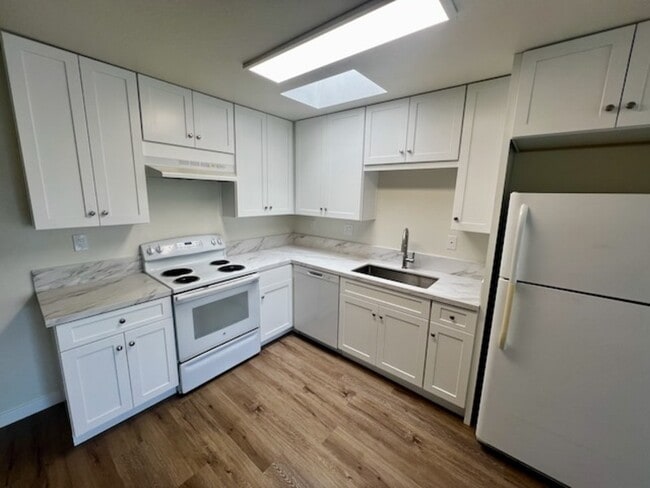 Building Photo - 4227 Fairmount Ave