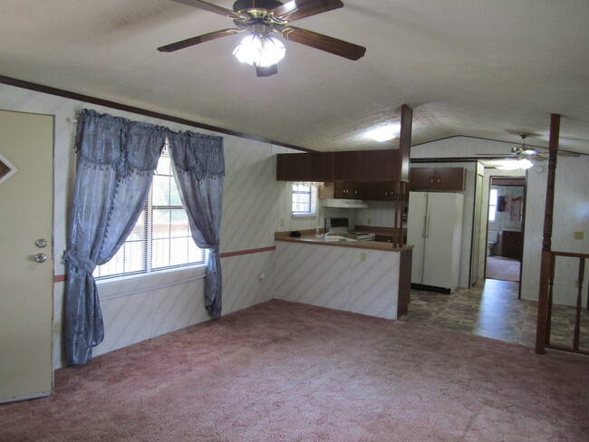 Foto del edificio - 916 Browns Ridge Rd