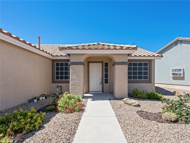 Building Photo - 4749 Califa Dr