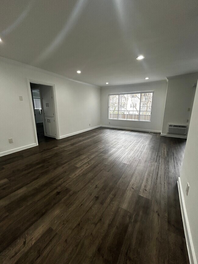 Sala de estar - 649 Westbourne Dr