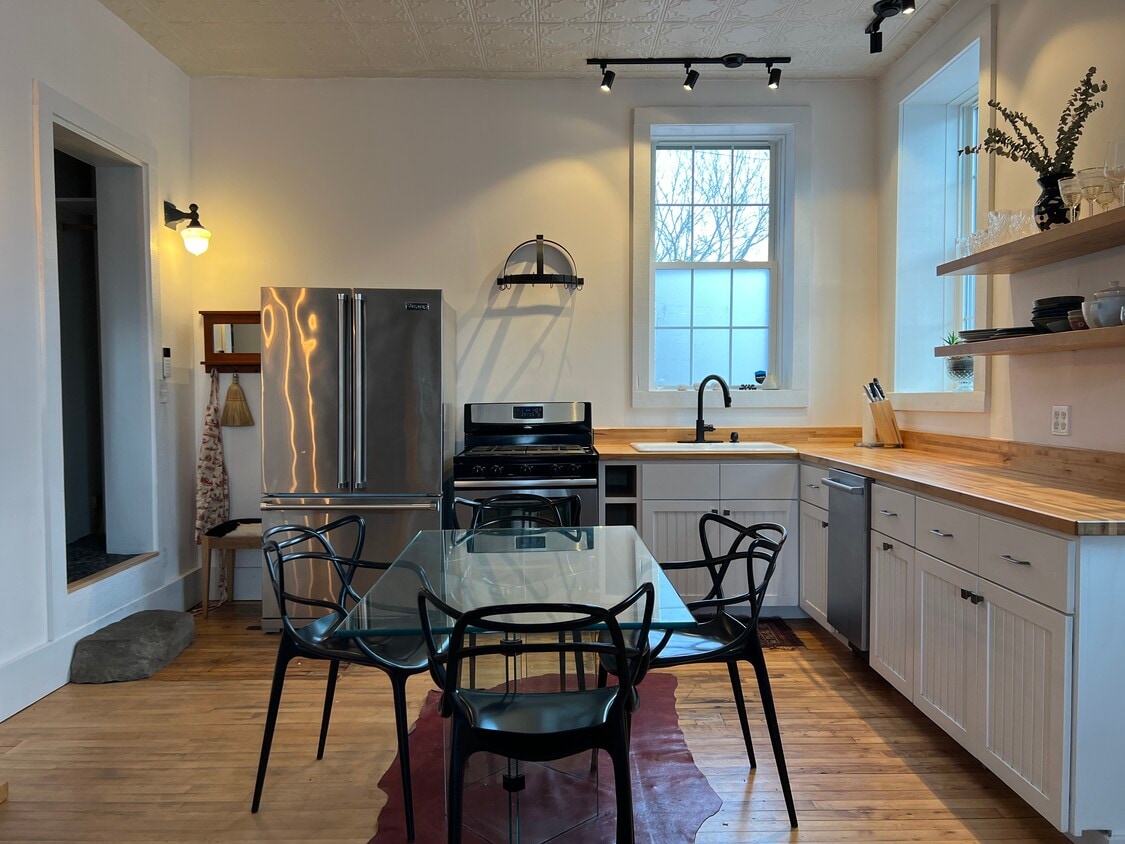 Primary Photo - 237 Cumberland Ave