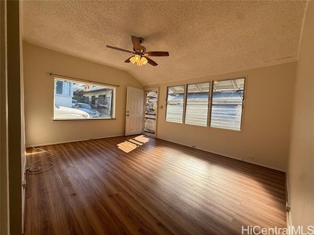 Building Photo - 1508 Palolo Ave