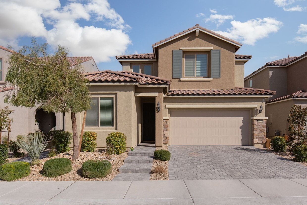 Primary Photo - Luxury Skye Canyon 4 bedroom