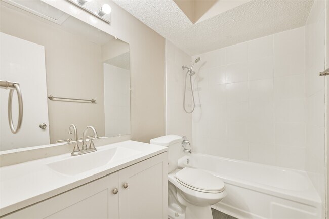 Foto del edificio - 5646 Birchmont Dr