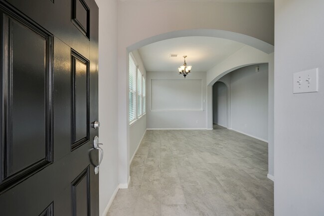 Foto del edificio - 6302 Provident Green Dr