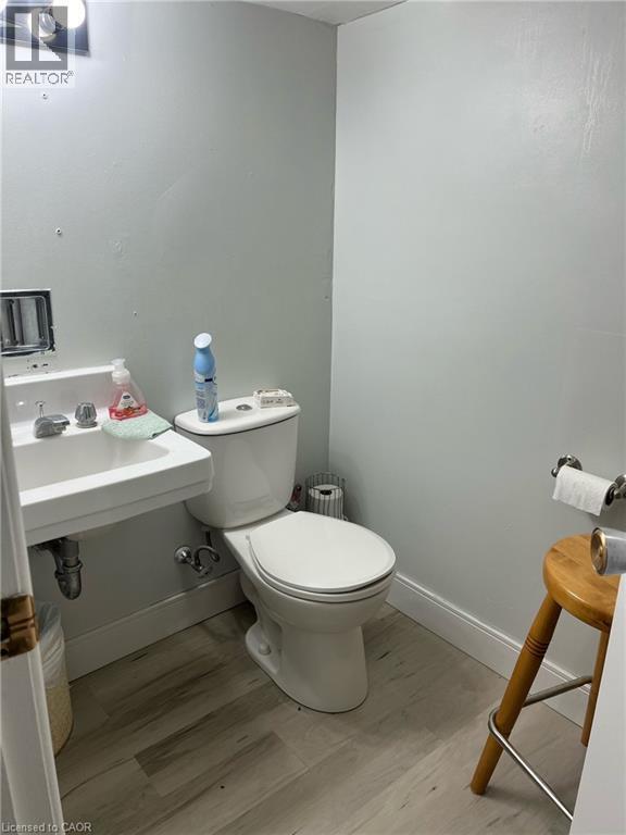 Building Photo - 453 Turnberry St