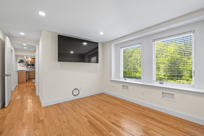 Foto del edificio - 111 Great Hill Rd