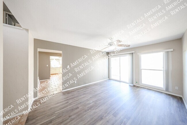 Foto del edificio - 4555 W Continental Dr