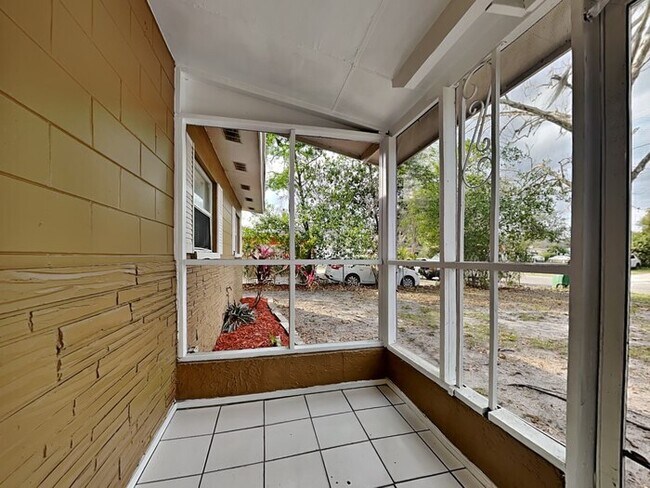 Foto del edificio - 2303 Colby Ln