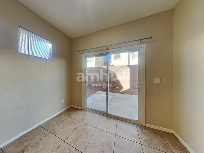 Foto del edificio - 1014 Maple Pines Avenue