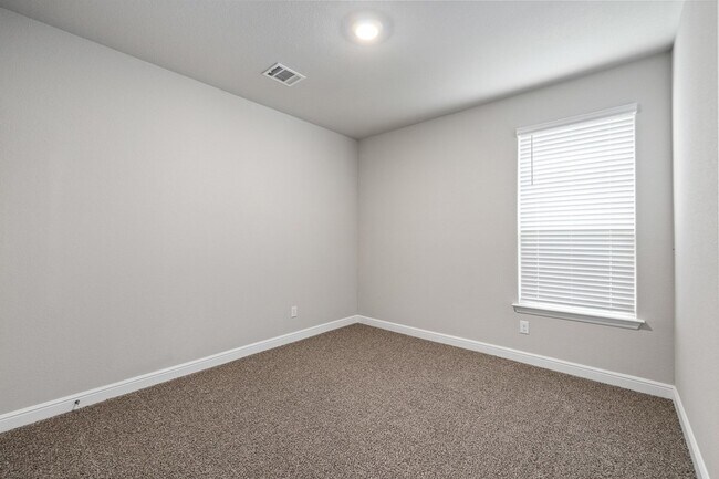 Building Photo - 180 Tanager Dr