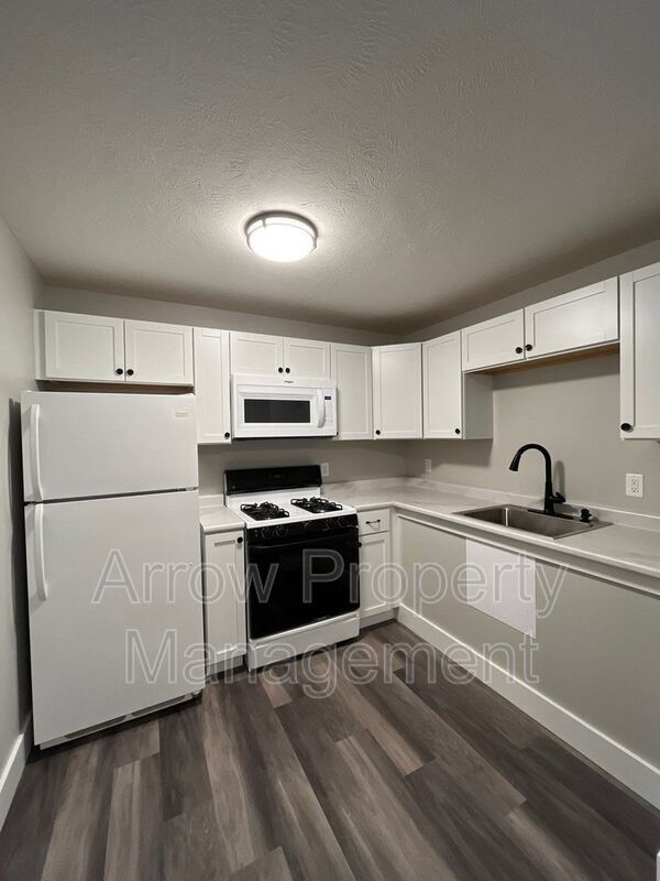 Building Photo - 877 N 26th St