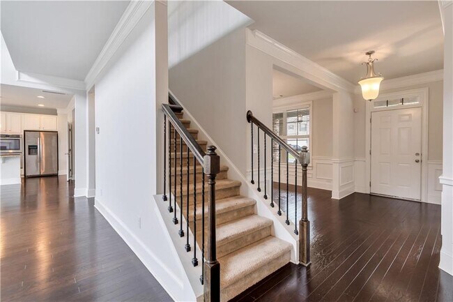 Building Photo - 5210 Mirror Lake Dr