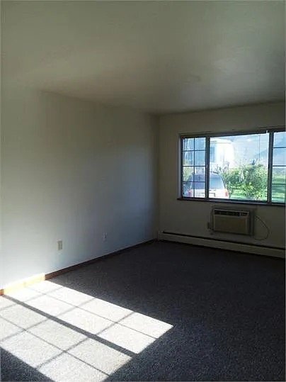 Foto del edificio - 230 N Douglas St