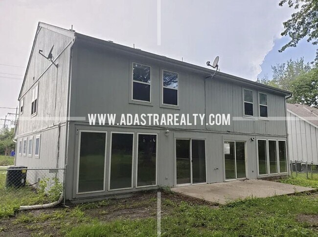 Building Photo - 128 S Julia St