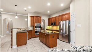 Building Photo - 605 Oakmont Way