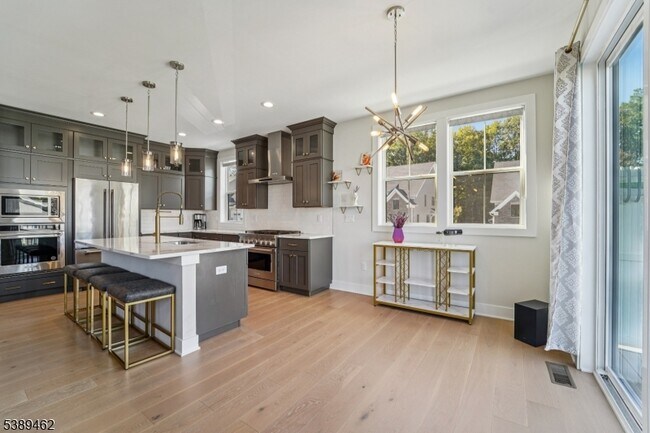 Foto del edificio - 2 Lawrence Ln