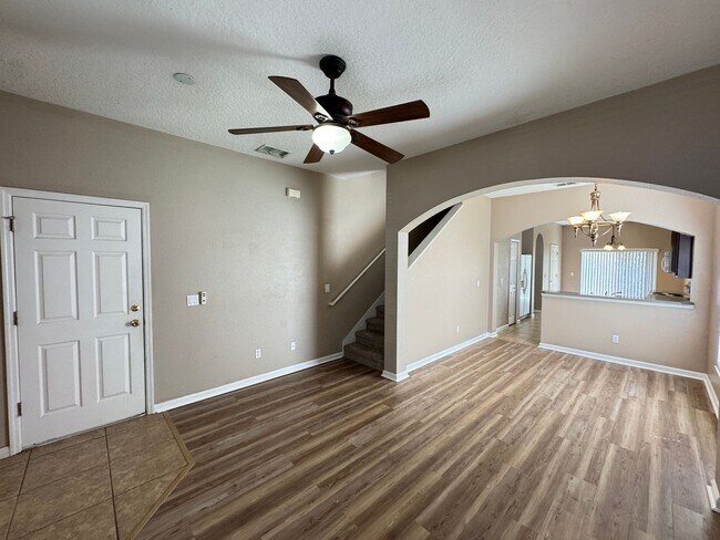 Foto del edificio - 5 Bedroom Townhome in Avalon Park! TESLA CHARGER INCLUDED!