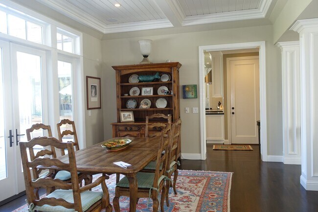 Building Photo - Fabulous Spacious home, walk to downtown M...