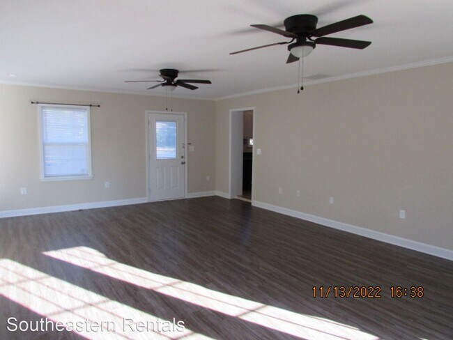 Building Photo - 3 br, 2 bath House - 840 Perry Blvd.