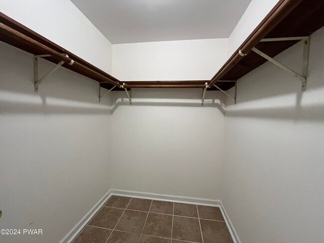 Building Photo - 160 Ridge Dr