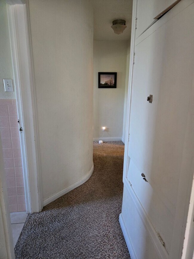 Building Photo - Charming home