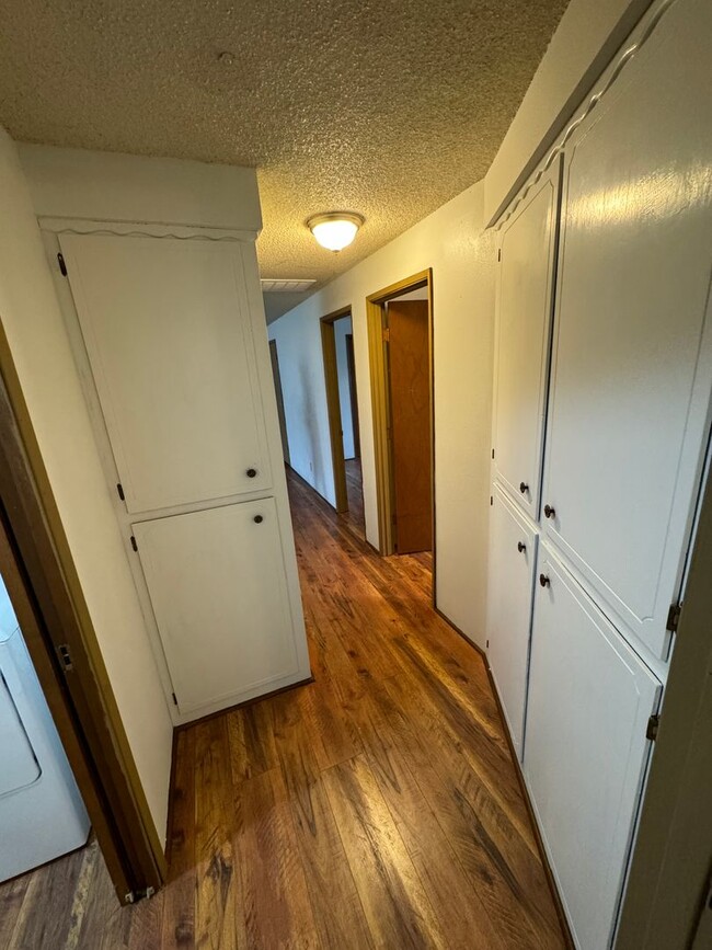Building Photo - 2 bed, 1 bath with yard, garage, and RV pa...