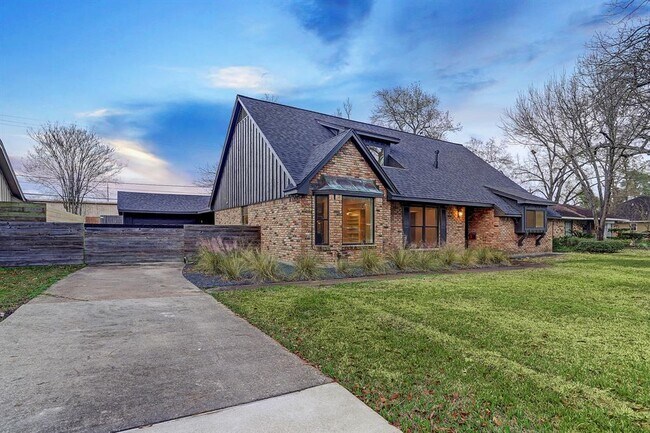 Building Photo - 1318 Del Norte St