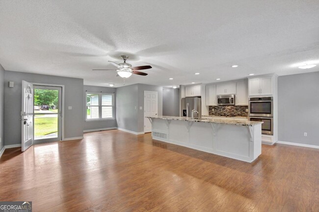 Building Photo - 123 Garrison Chase