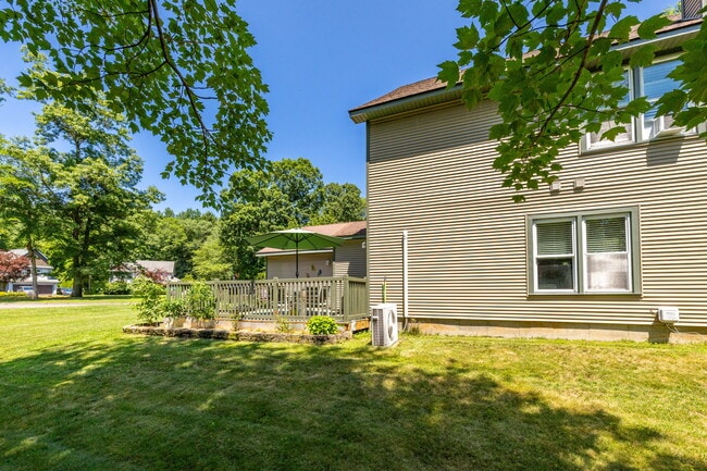 Building Photo - 3 Shadbush Ln