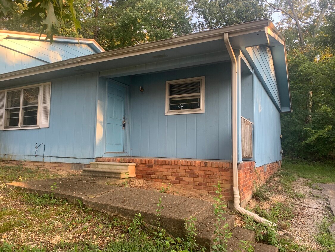 Primary Photo - 1004 Metro Dr