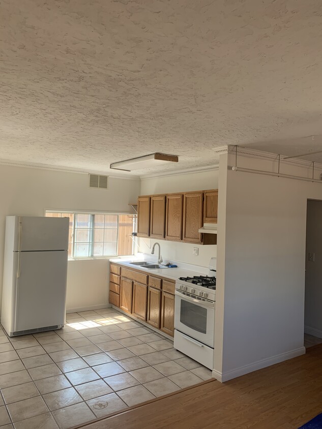 Kitchen - 22528 Anchor Ave